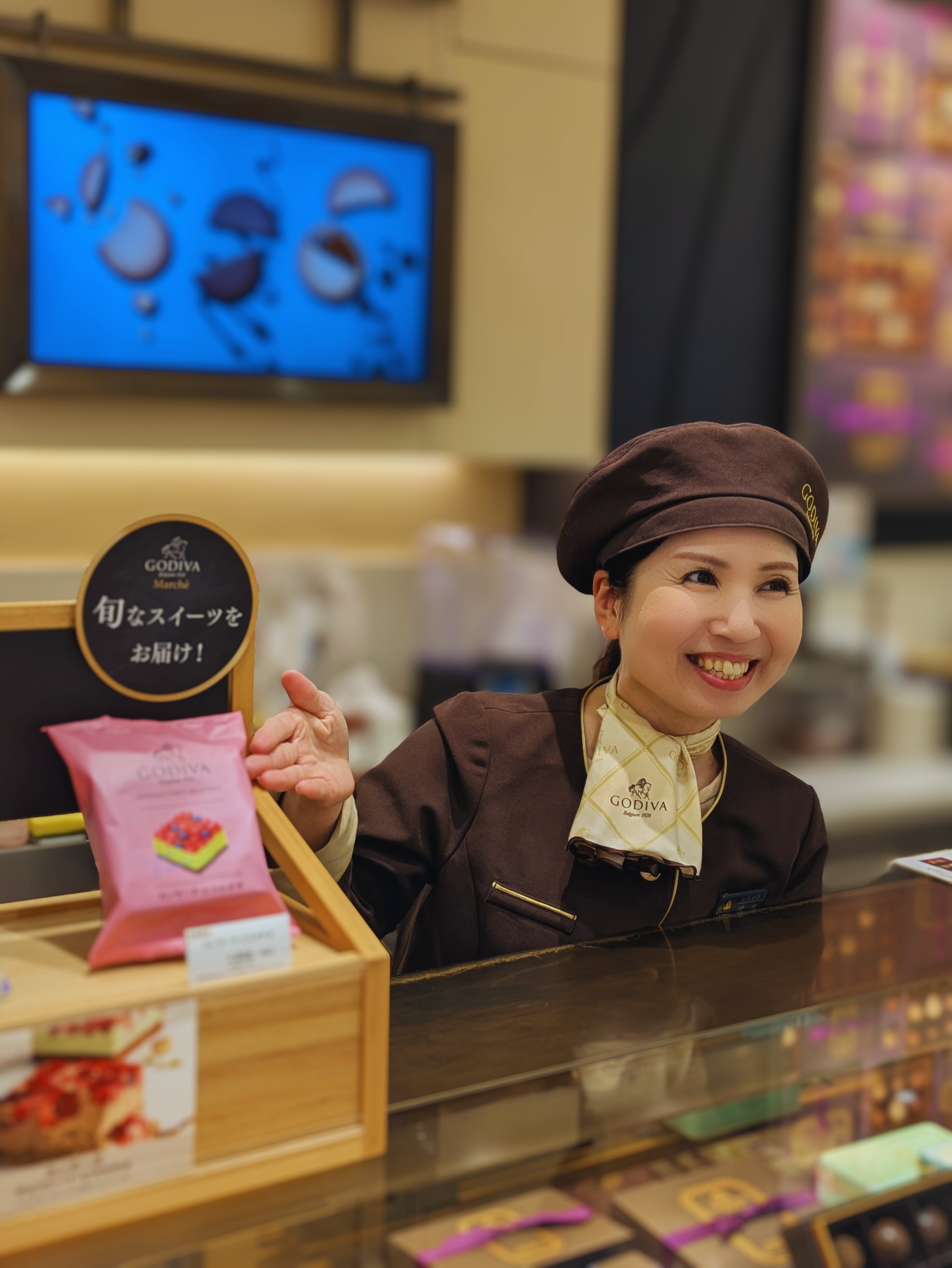 GODIVAの女性店員