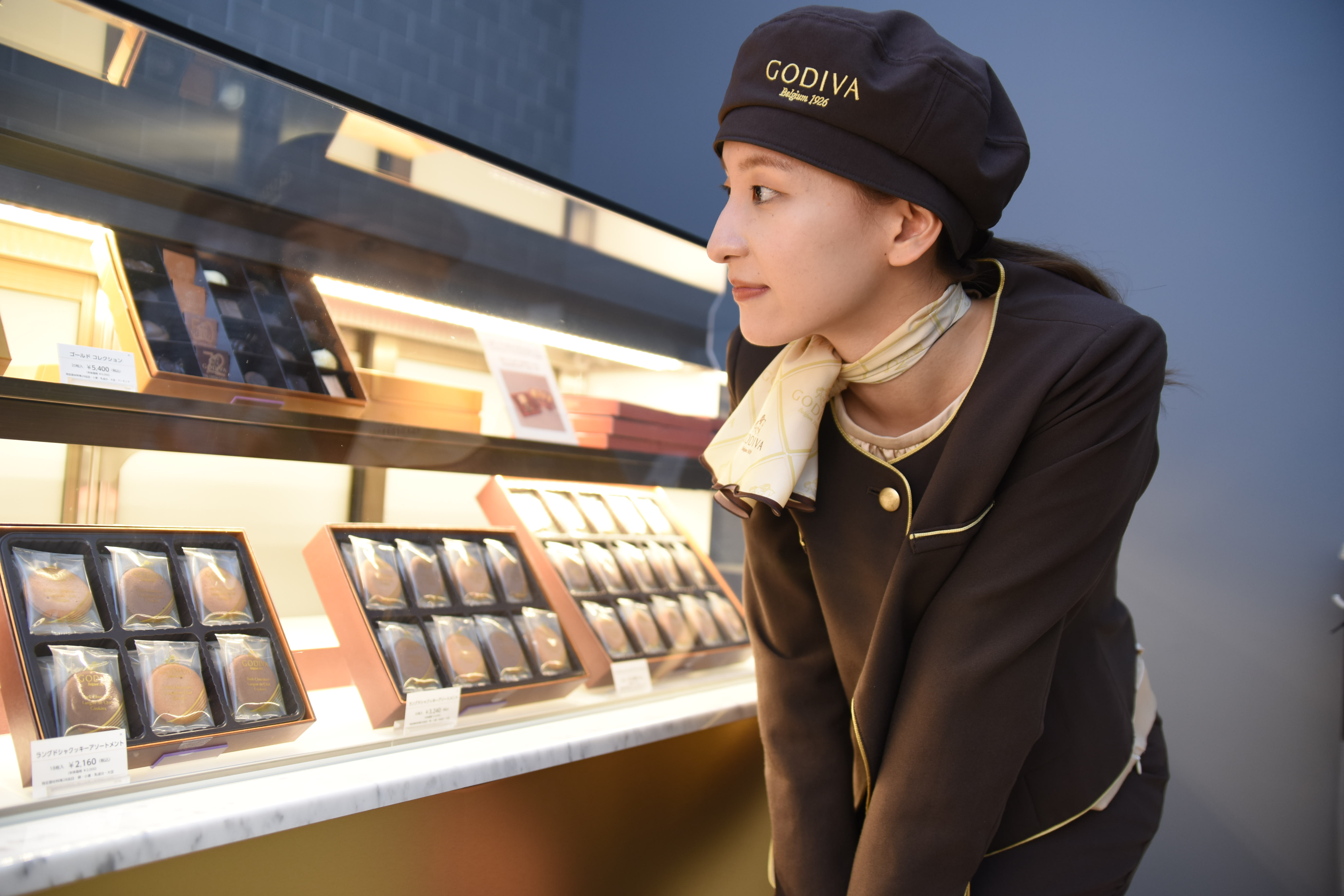 GODIVAの女性店員